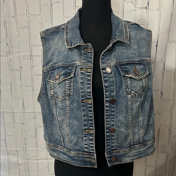 torrid Jackets & Blazers - EUC Torrid Blue Denim Vest. Size 2